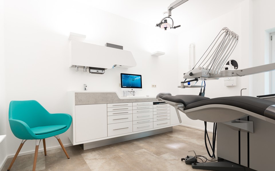 Gabinet stomatologiczny z unitem XO w kliniece dr boenchendorf