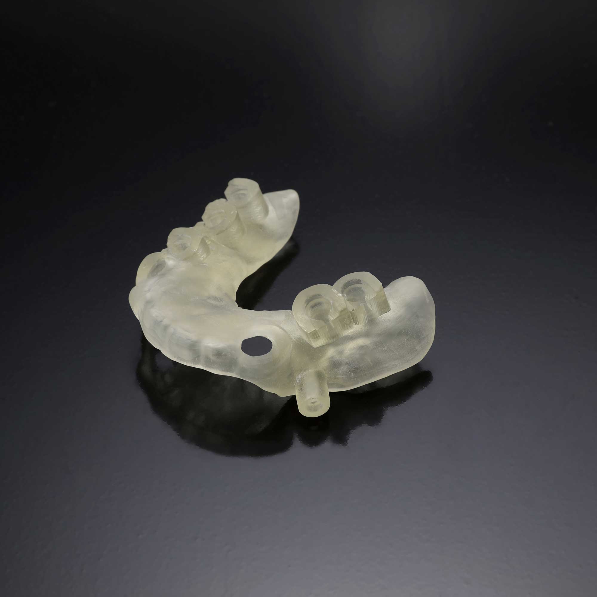Stomatologiczny szablon chirurgiczny wydrukowany na drukarce 3D
